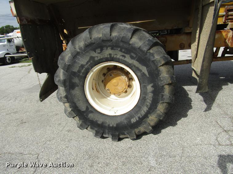 image for item DD4332 2004 Ag-Chem TerraGator 8104 applicator