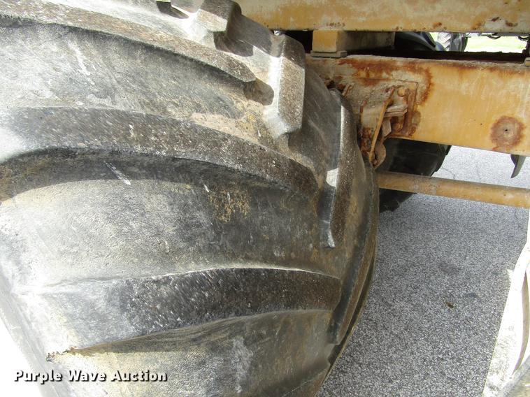 image for item DD4332 2004 Ag-Chem TerraGator 8104 applicator