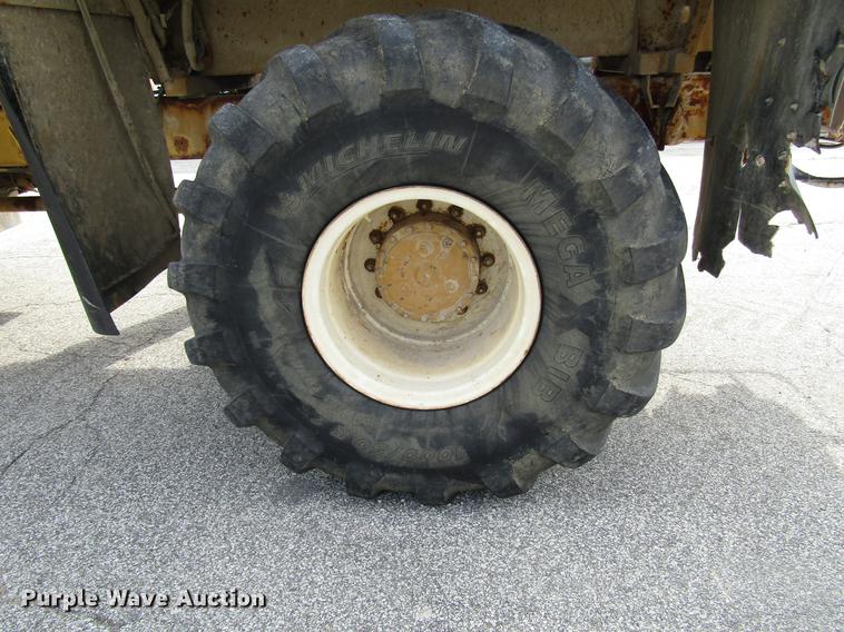 image for item DD4332 2004 Ag-Chem TerraGator 8104 applicator