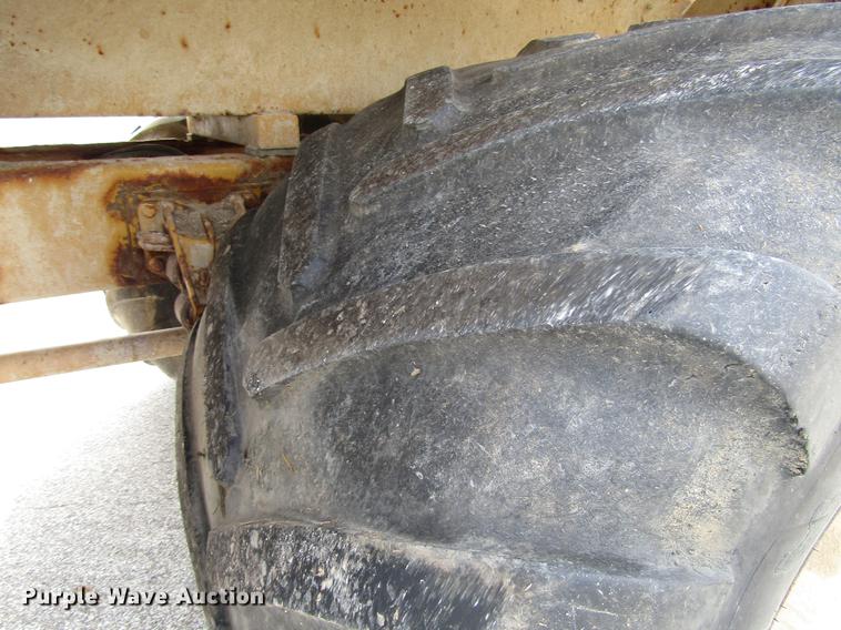 image for item DD4332 2004 Ag-Chem TerraGator 8104 applicator