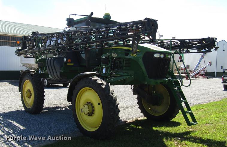 image for item DD4339 2013 John Deere 4830 sprayer