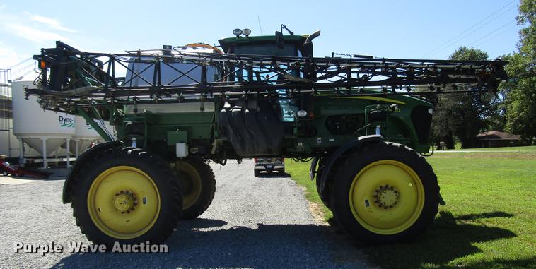 image for item DD4339 2013 John Deere 4830 sprayer