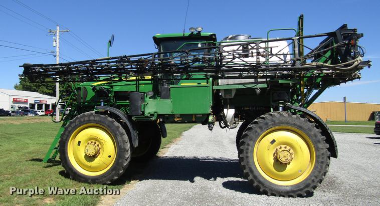 image for item DD4339 2013 John Deere 4830 sprayer