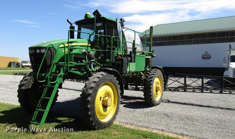 image for item DD4339 2013 John Deere 4830 sprayer