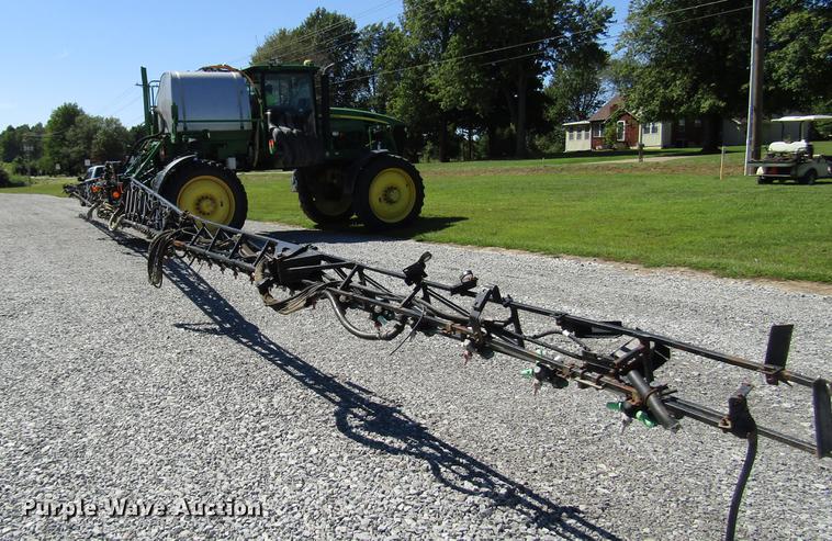 image for item DD4339 2013 John Deere 4830 sprayer