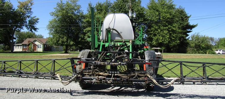image for item DD4339 2013 John Deere 4830 sprayer