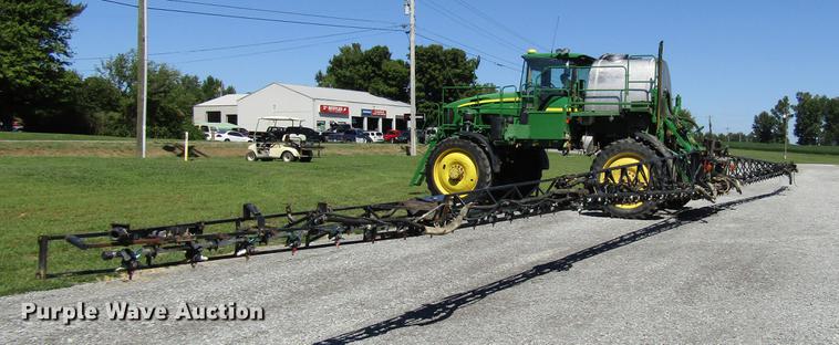 image for item DD4339 2013 John Deere 4830 sprayer