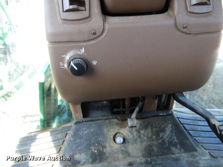 image for item DD4339 2013 John Deere 4830 sprayer