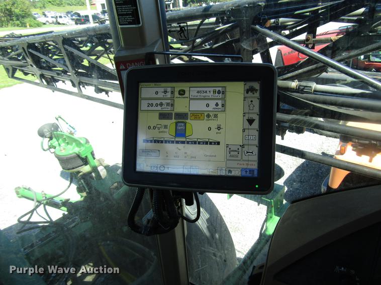 image for item DD4339 2013 John Deere 4830 sprayer