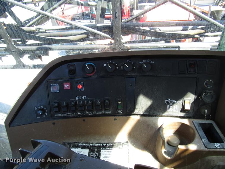 image for item DD4339 2013 John Deere 4830 sprayer