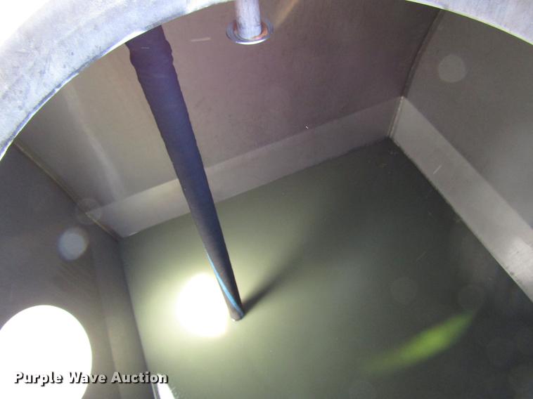 image for item DD4339 2013 John Deere 4830 sprayer