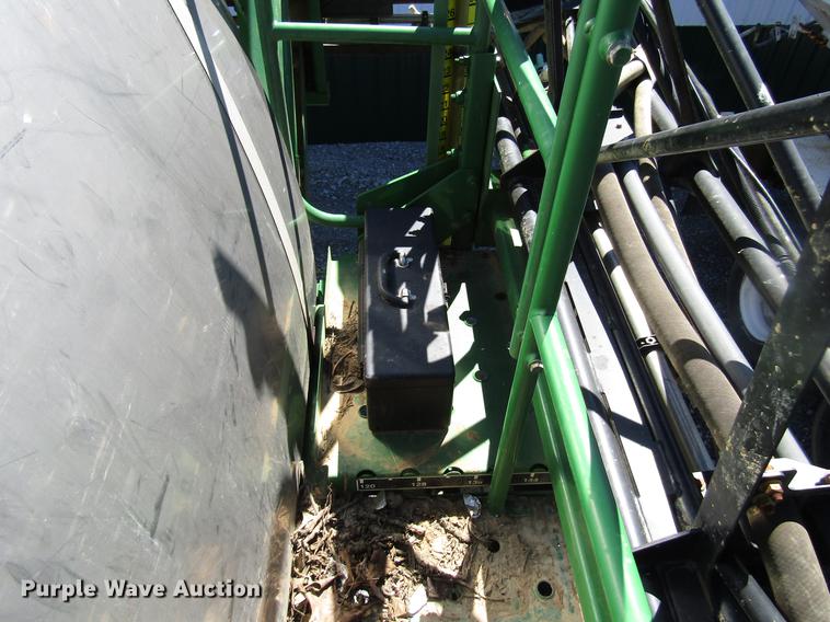 image for item DD4339 2013 John Deere 4830 sprayer