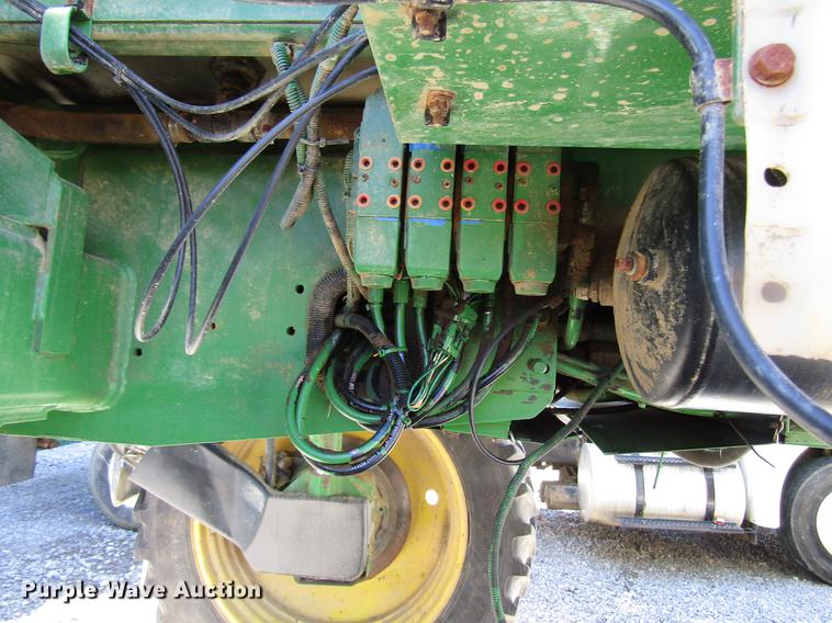 image for item DD4339 2013 John Deere 4830 sprayer