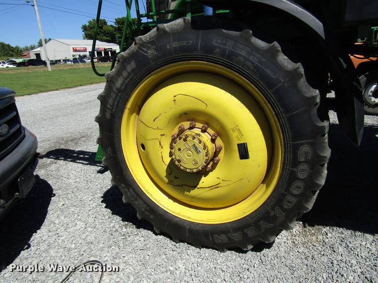 image for item DD4339 2013 John Deere 4830 sprayer
