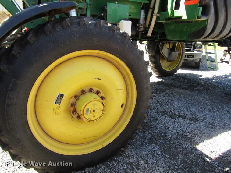 image for item DD4339 2013 John Deere 4830 sprayer