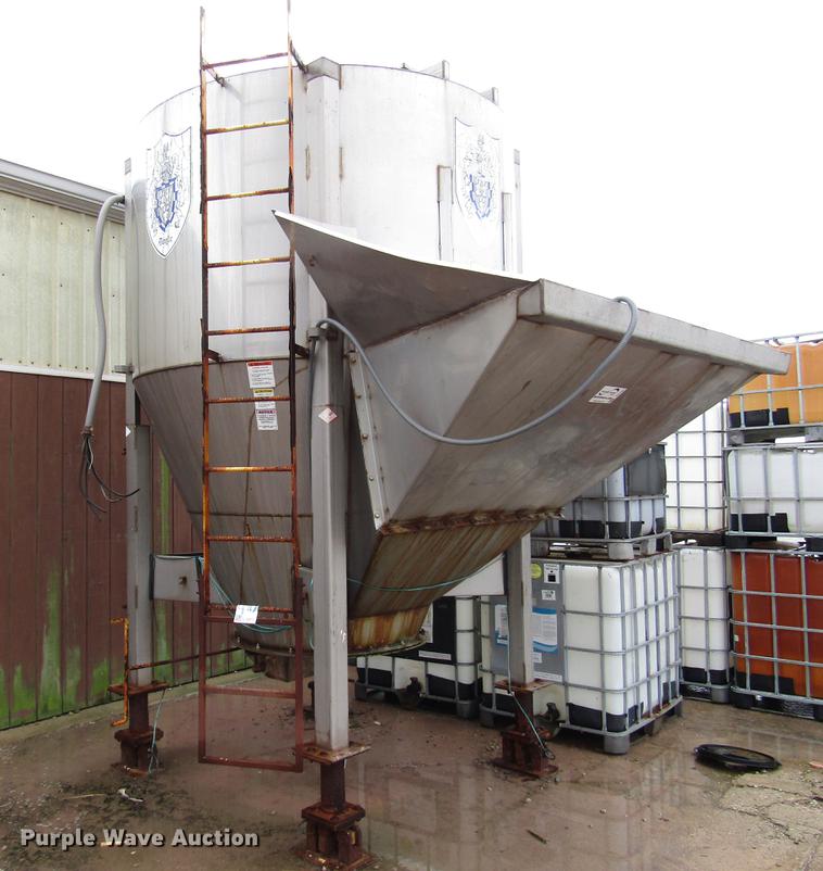 image for item DD4381 Doyle stainless steel upright fertilizer blender