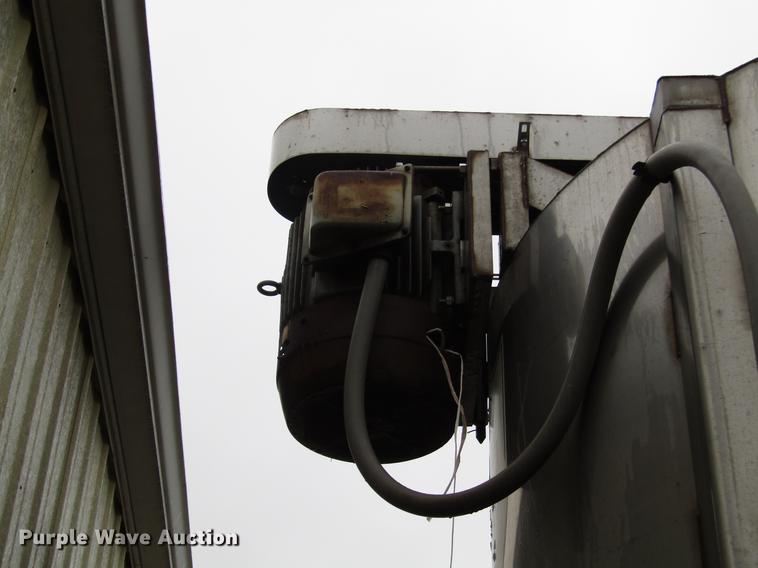 image for item DD4381 Doyle stainless steel upright fertilizer blender