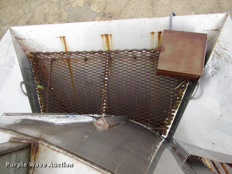 image for item DD4381 Doyle stainless steel upright fertilizer blender