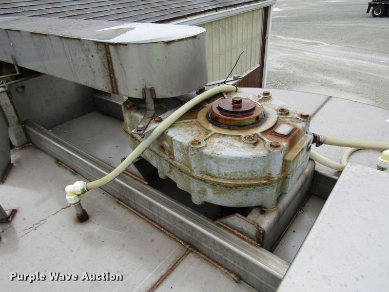 image for item DD4381 Doyle stainless steel upright fertilizer blender