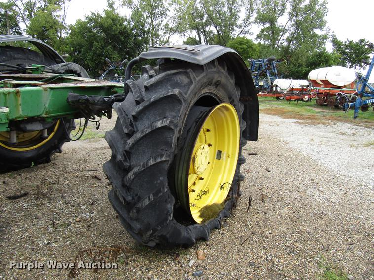 image for item DD4384 2009 John Deere 4930 sprayer