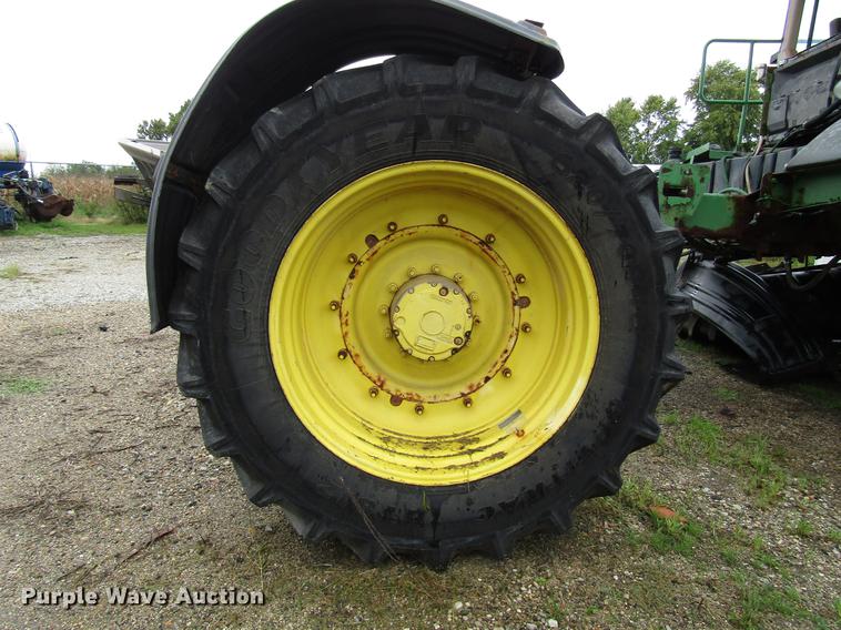 image for item DD4384 2009 John Deere 4930 sprayer