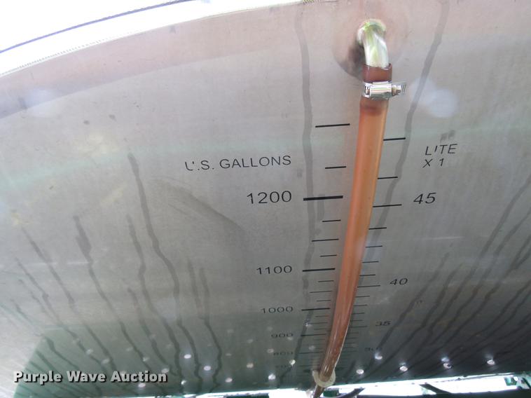 image for item DD4384 2009 John Deere 4930 sprayer