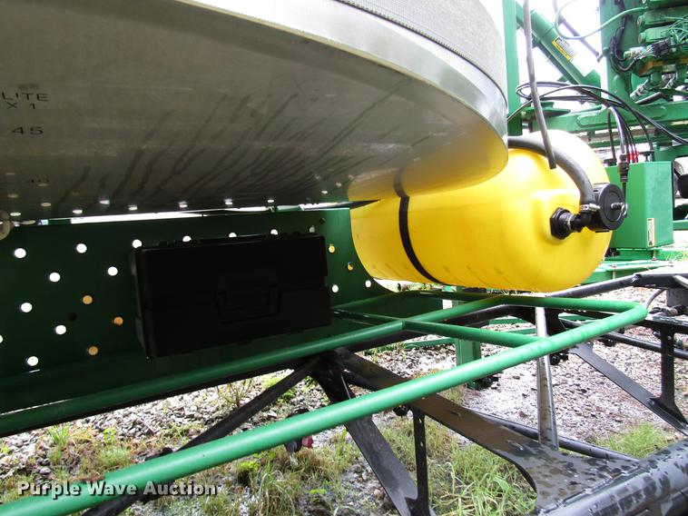 image for item DD4384 2009 John Deere 4930 sprayer