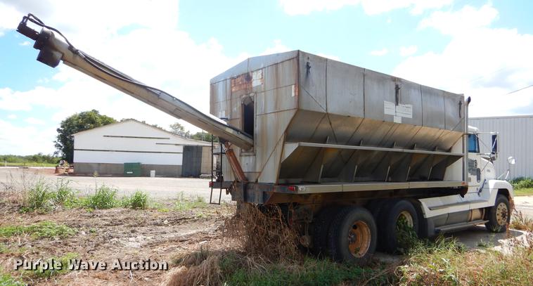 image for item EO9537 1989 Freightliner seed tender truck