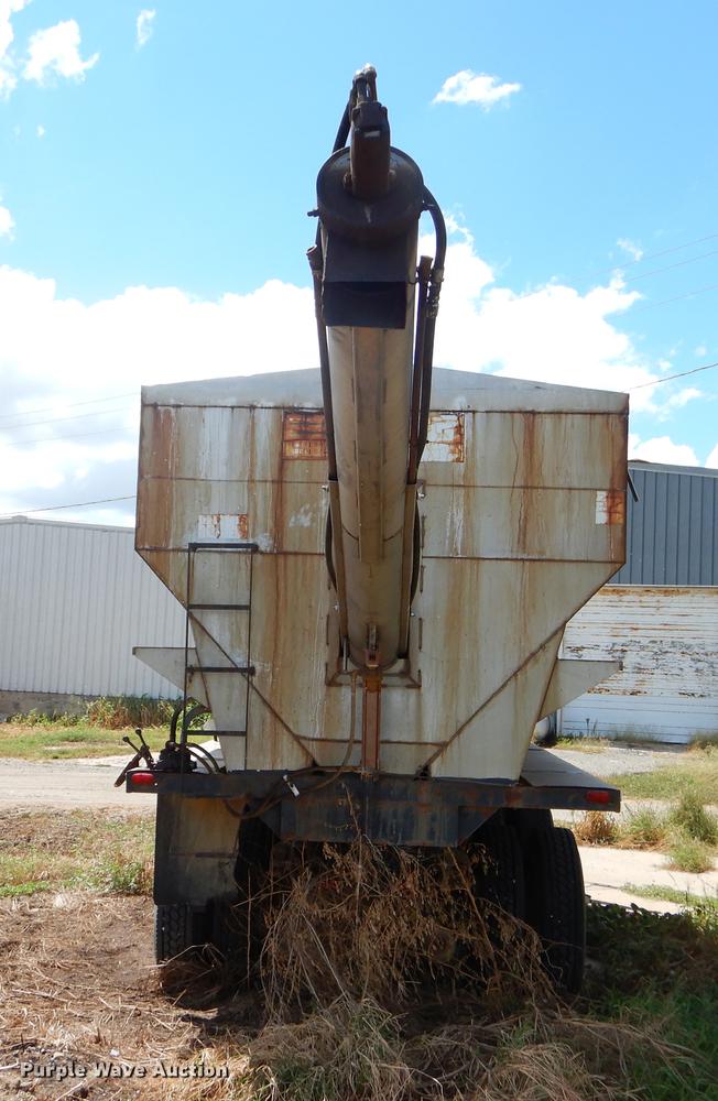 image for item EO9537 1989 Freightliner seed tender truck