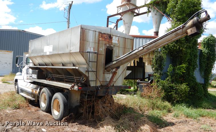 image for item EO9537 1989 Freightliner seed tender truck