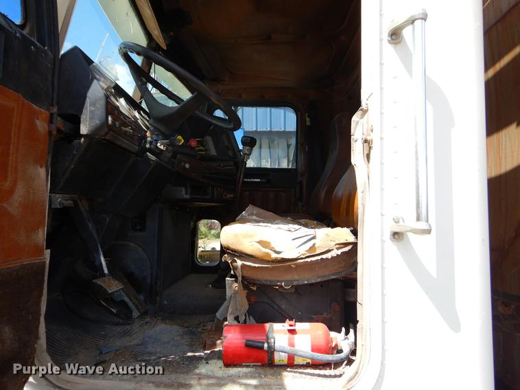 image for item EO9537 1989 Freightliner seed tender truck