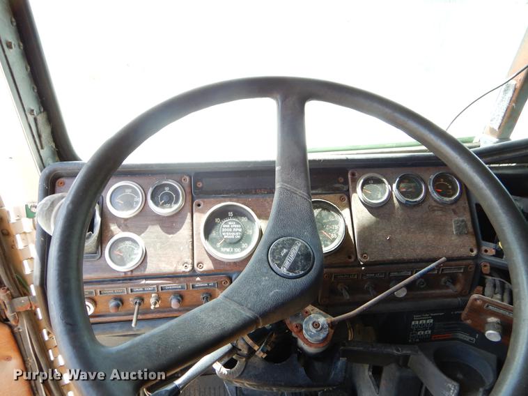 image for item EO9537 1989 Freightliner seed tender truck