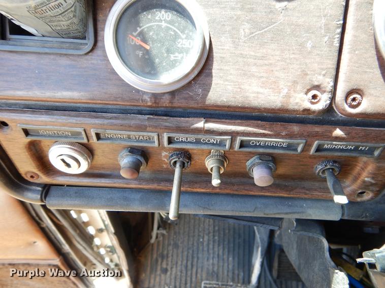 image for item EO9537 1989 Freightliner seed tender truck