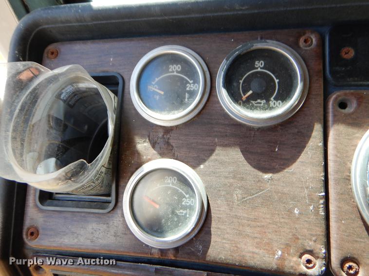 image for item EO9537 1989 Freightliner seed tender truck