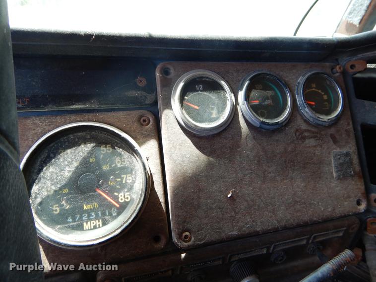 image for item EO9537 1989 Freightliner seed tender truck