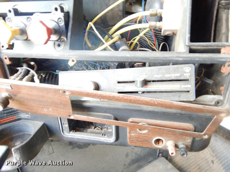 image for item EO9537 1989 Freightliner seed tender truck