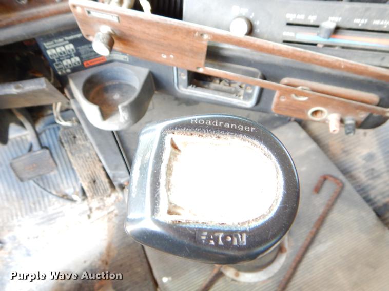 image for item EO9537 1989 Freightliner seed tender truck