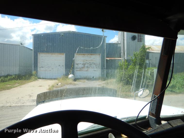 image for item EO9537 1989 Freightliner seed tender truck