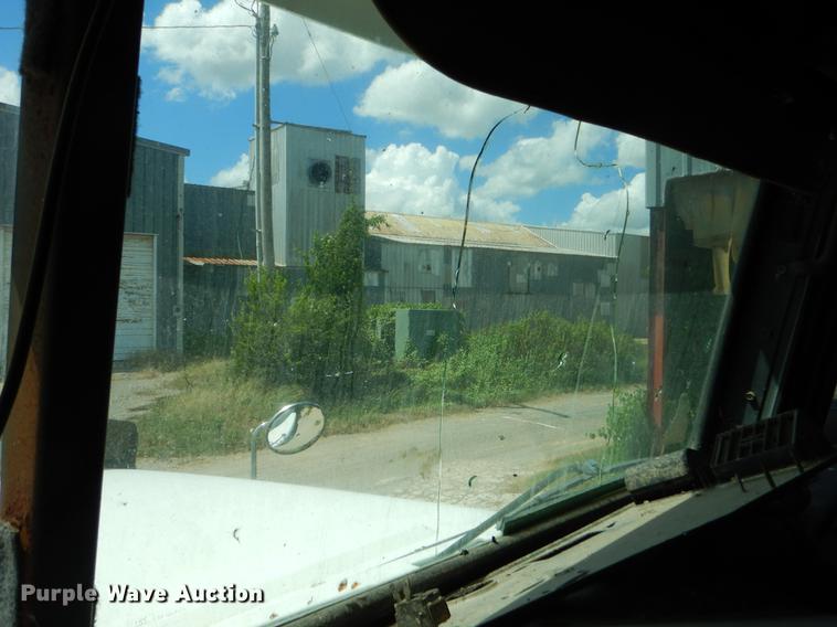 image for item EO9537 1989 Freightliner seed tender truck