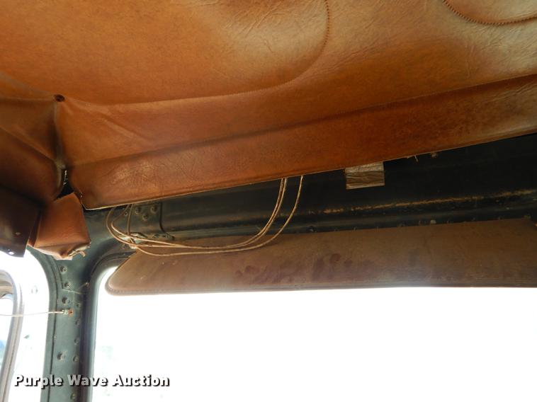 image for item EO9537 1989 Freightliner seed tender truck