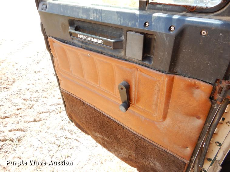 image for item EO9537 1989 Freightliner seed tender truck