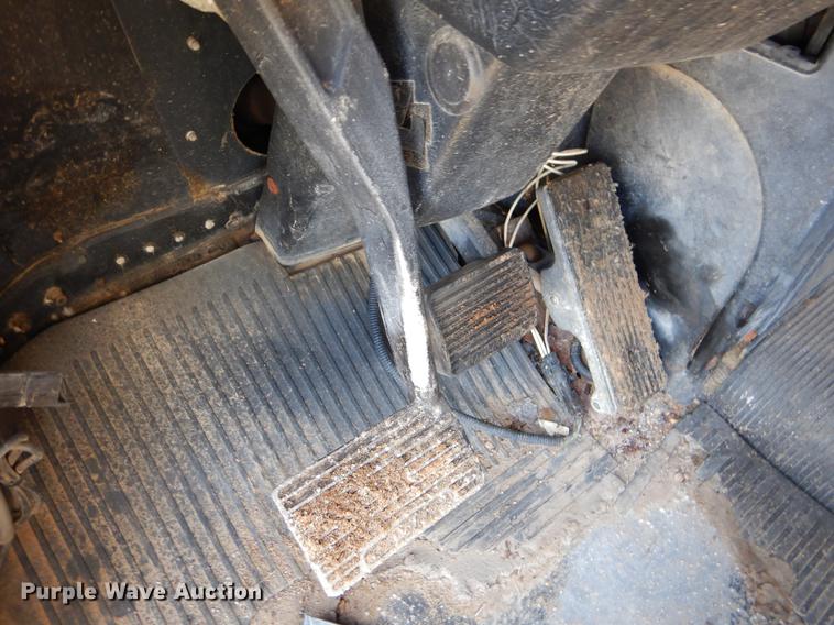 image for item EO9537 1989 Freightliner seed tender truck