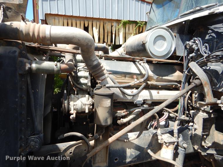 image for item EO9537 1989 Freightliner seed tender truck