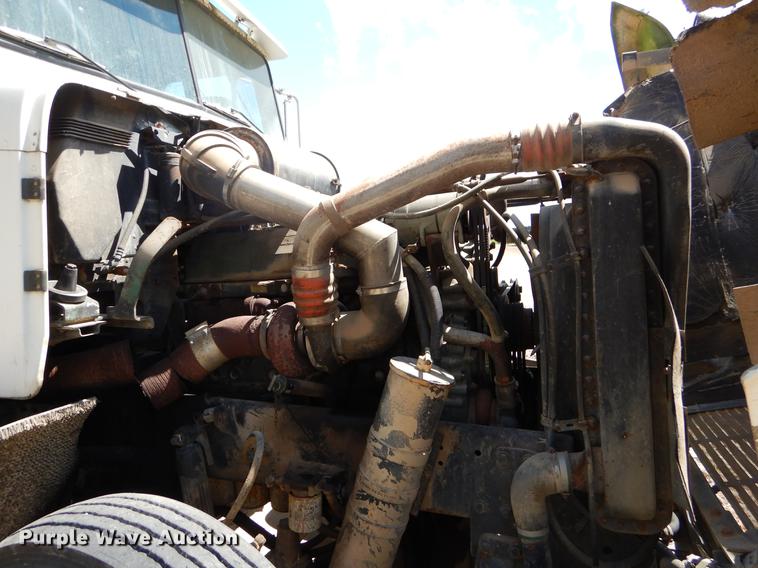 image for item EO9537 1989 Freightliner seed tender truck