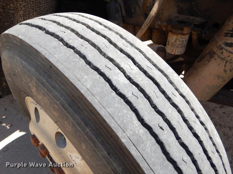 image for item EO9537 1989 Freightliner seed tender truck