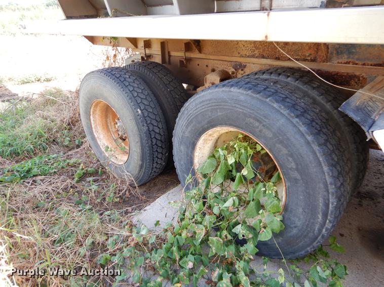 image for item EO9537 1989 Freightliner seed tender truck