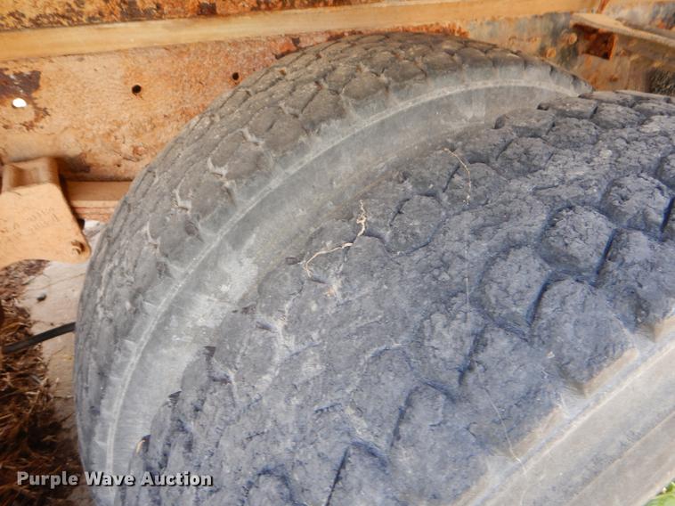 image for item EO9537 1989 Freightliner seed tender truck