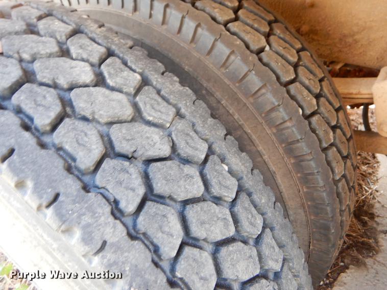 image for item EO9537 1989 Freightliner seed tender truck