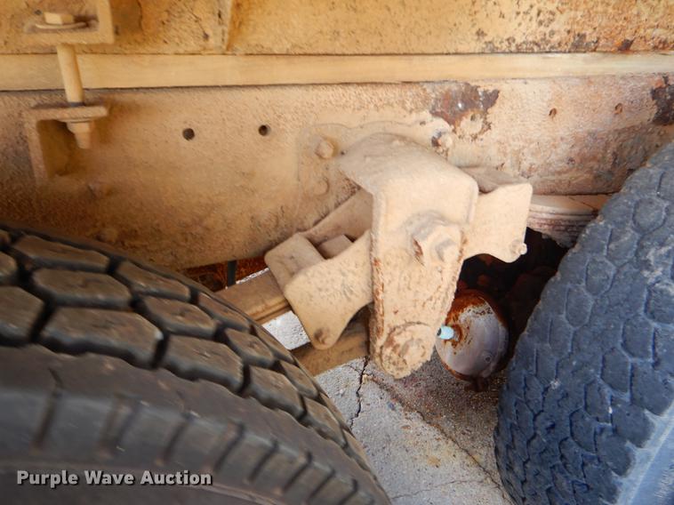 image for item EO9537 1989 Freightliner seed tender truck