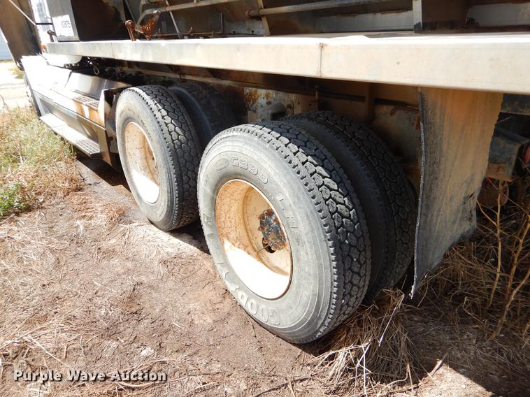 image for item EO9537 1989 Freightliner seed tender truck